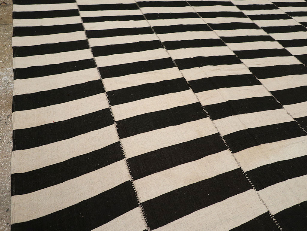 Modern Persian Flatweave Kilim Room Size Carpet, No.24628 - Gsblank