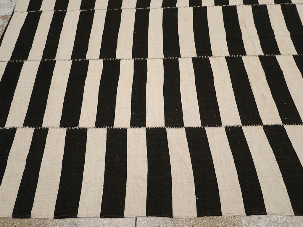 Modern Persian Flatweave Kilim Room Size Carpet, No.24628 - Gsblank