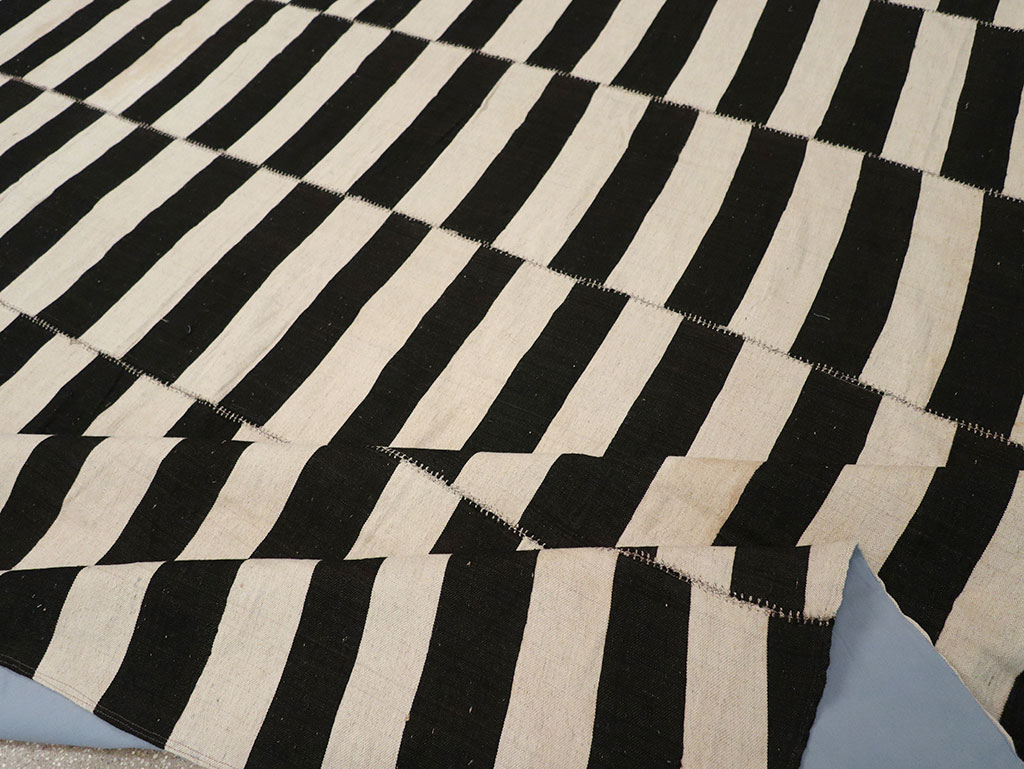 Modern Persian Flatweave Kilim Room Size Carpet, No.24628 - Gsblank