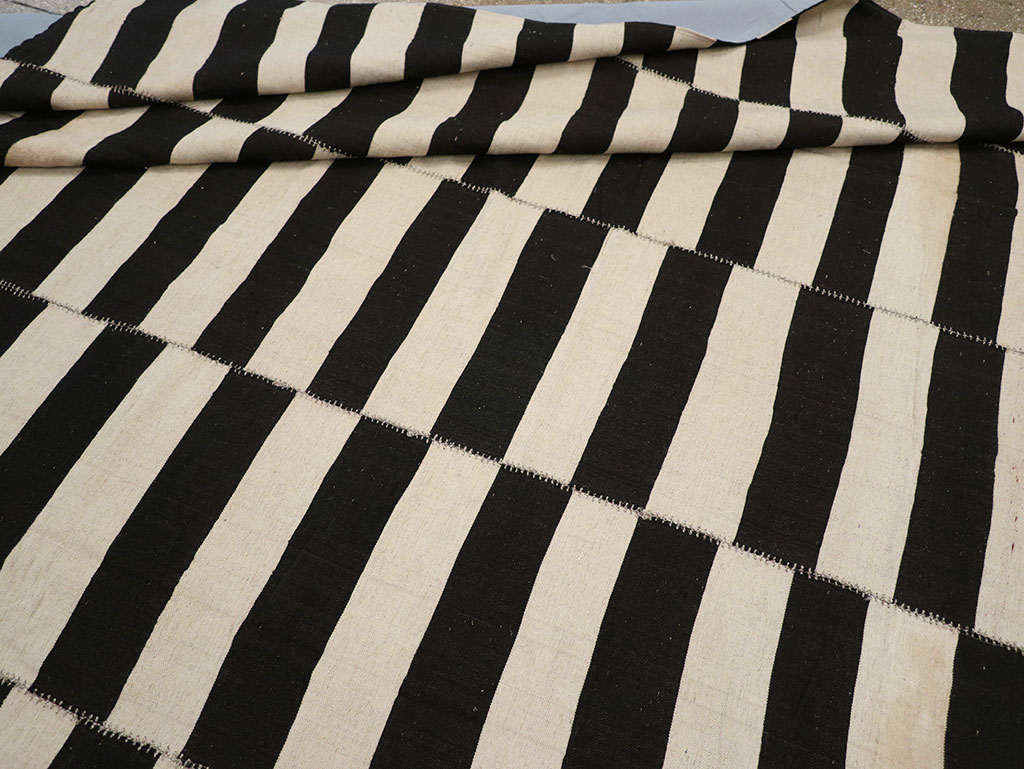 Modern Persian Flatweave Kilim Room Size Carpet, No.24628 - Gsblank