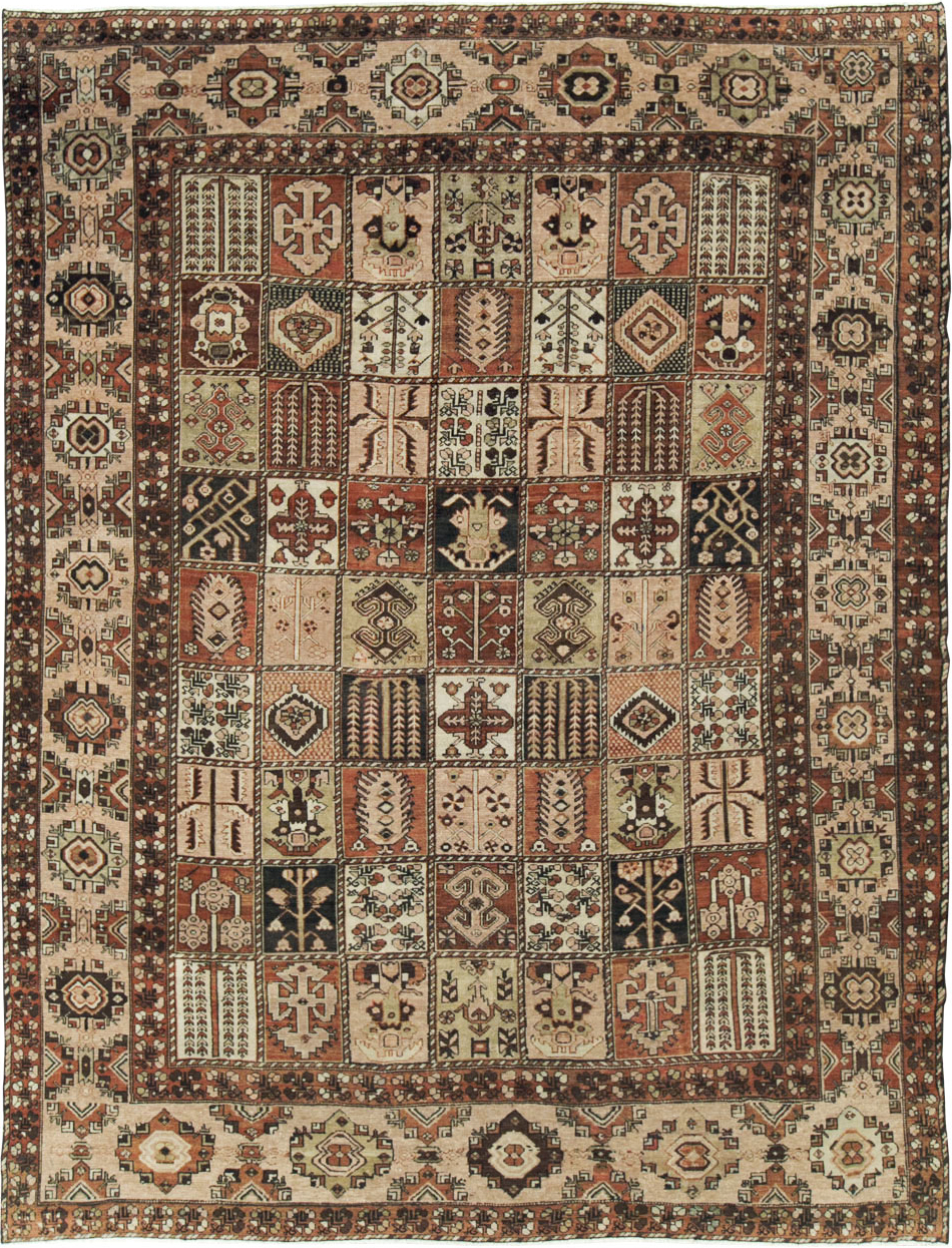 Vintage Persian Bakhtiari Room Size Rug, No.24672 - Gsblank