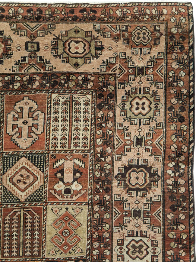 Vintage Persian Bakhtiari Room Size Rug, No.24672 - Gsblank