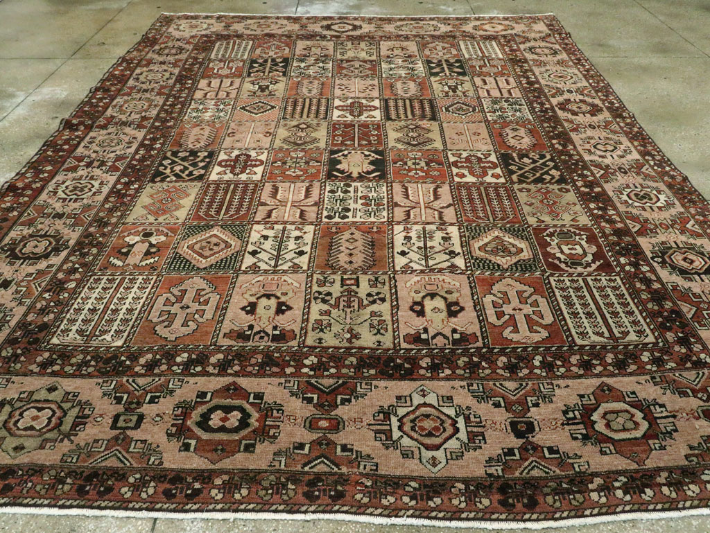 Vintage Persian Bakhtiari Room Size Rug, No.24672 - Gsblank