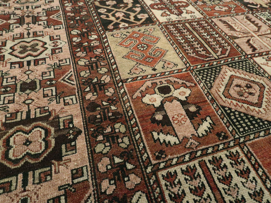 Vintage Persian Bakhtiari Room Size Rug, No.24672 - Gsblank