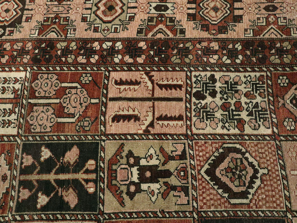 Vintage Persian Bakhtiari Room Size Rug, No.24672 - Gsblank