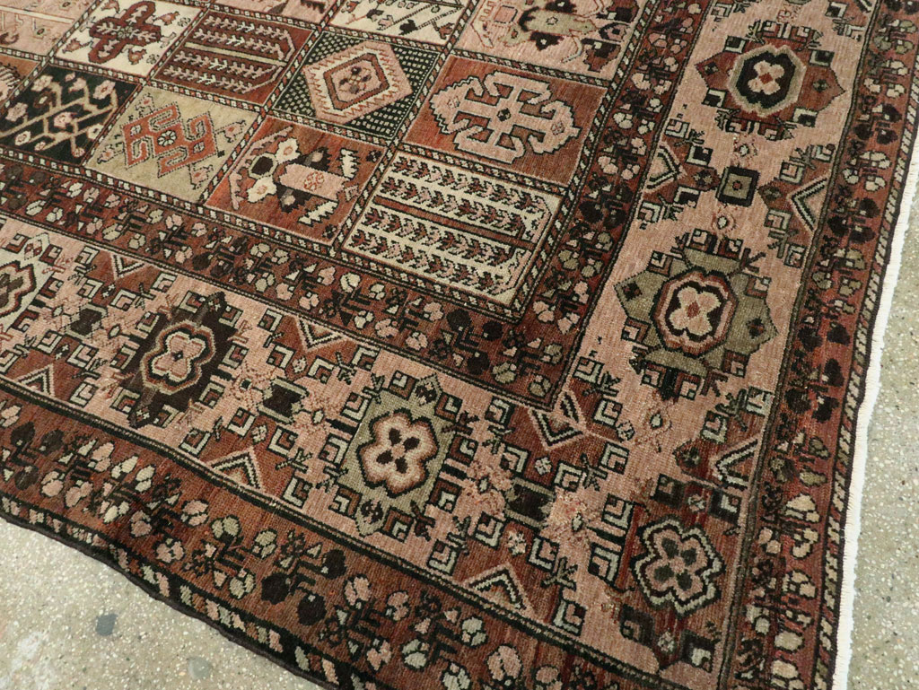 Vintage Persian Bakhtiari Room Size Rug, No.24672 - Gsblank