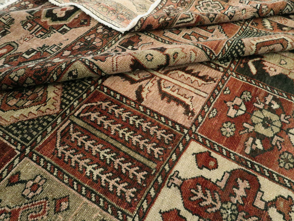 Vintage Persian Bakhtiari Room Size Rug, No.24672 - Gsblank
