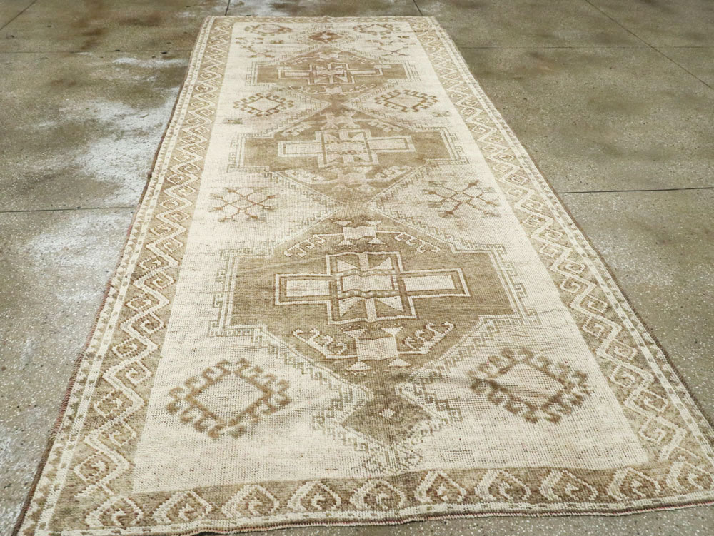 Vintage Turkish Anatolian Gallery Carpet, No.24737 - Gsblank