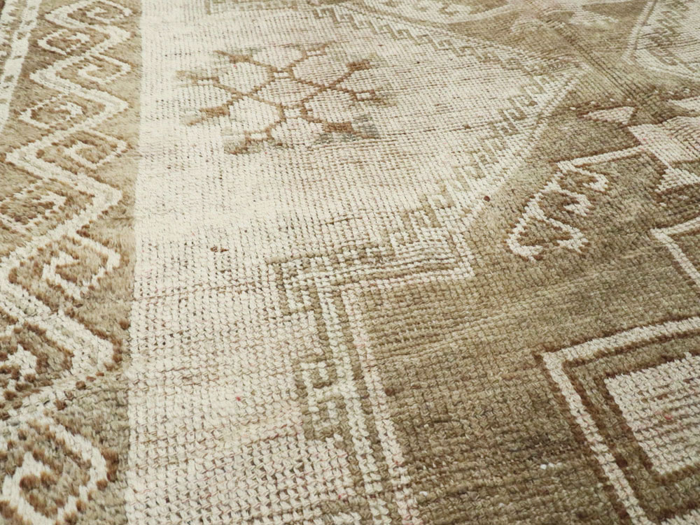 Vintage Turkish Anatolian Gallery Carpet, No.24737 - Gsblank