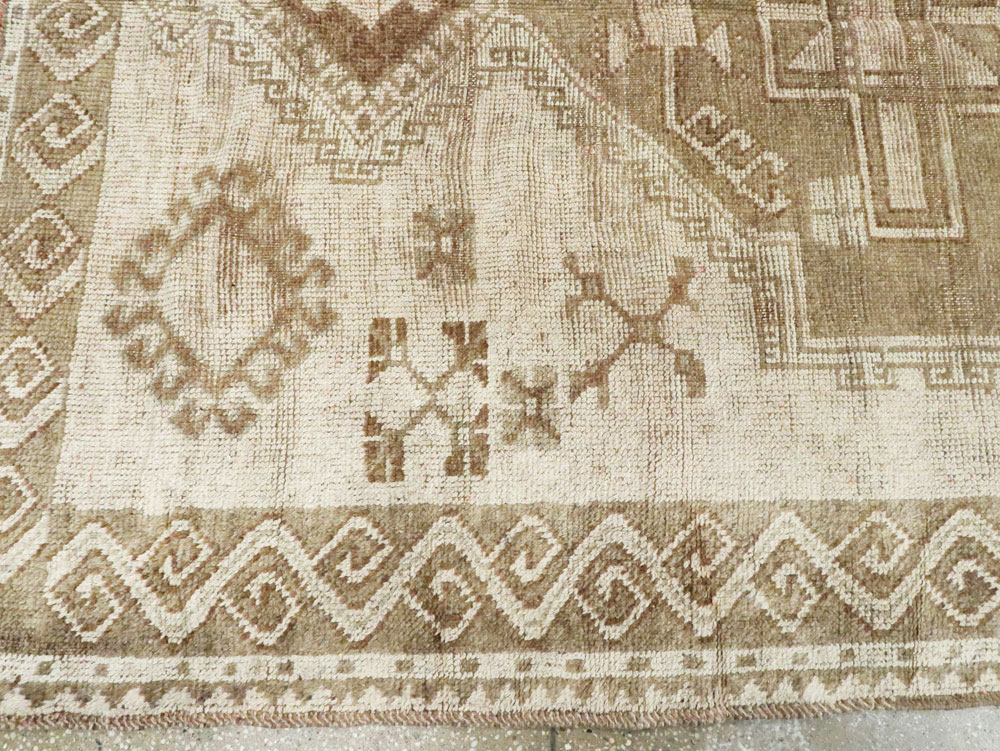 Vintage Turkish Anatolian Gallery Carpet, No.24737 - Gsblank