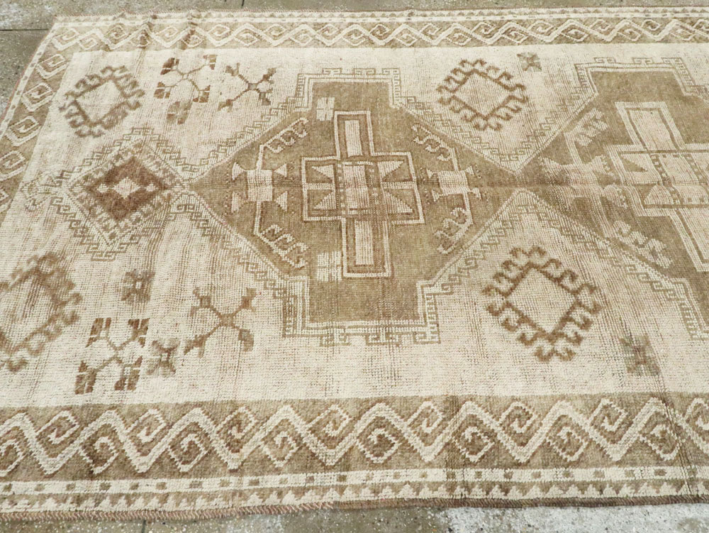Vintage Turkish Anatolian Gallery Carpet, No.24737 - Gsblank