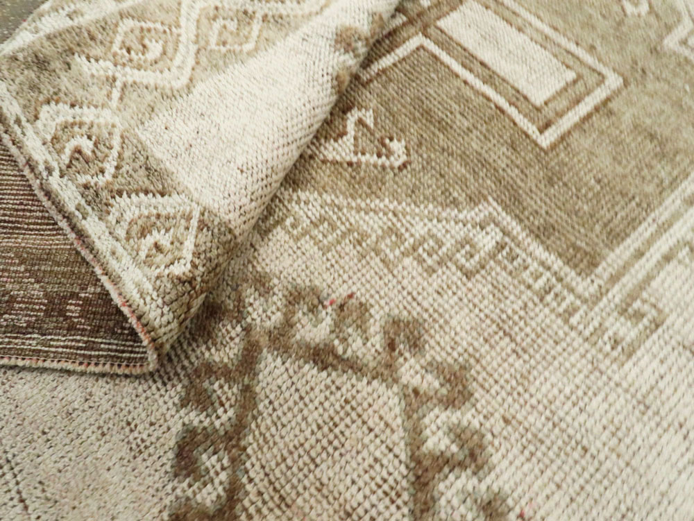 Vintage Turkish Anatolian Gallery Carpet, No.24737 - Gsblank