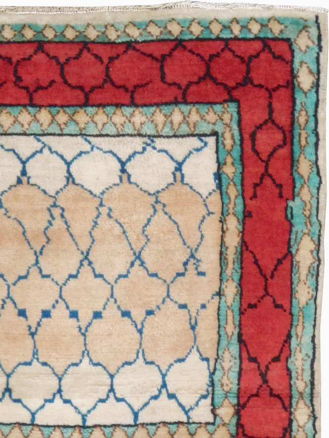 Vintage Persian Tabriz Rug, No.24815 - Gsblank