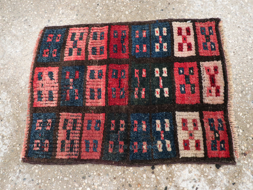 Vintage Persian Gabbeh Throw Rug, No.25174 - Gsblank