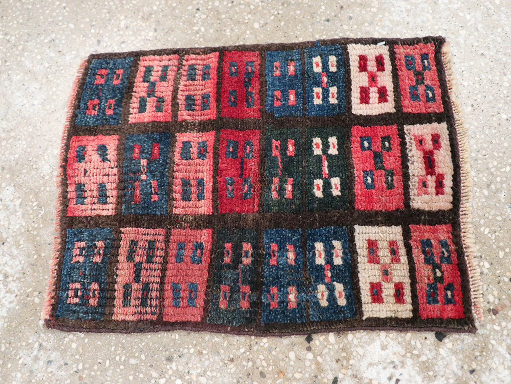 Vintage Persian Gabbeh Throw Rug, No.25174 - Gsblank