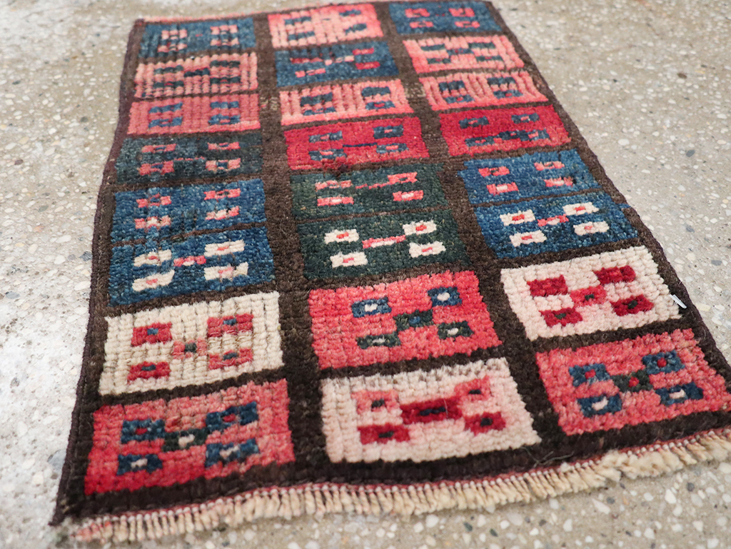 Vintage Persian Gabbeh Throw Rug, No.25174 - Gsblank