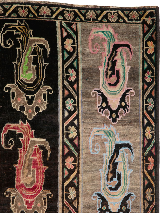 Vintage Persian Shiraz Rug, No.25208 - Gsblank