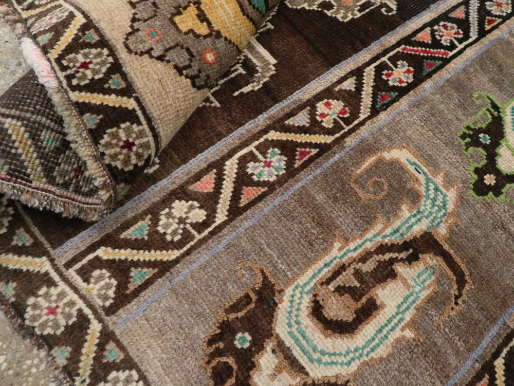 Vintage Persian Shiraz Rug, No.25208 - Gsblank