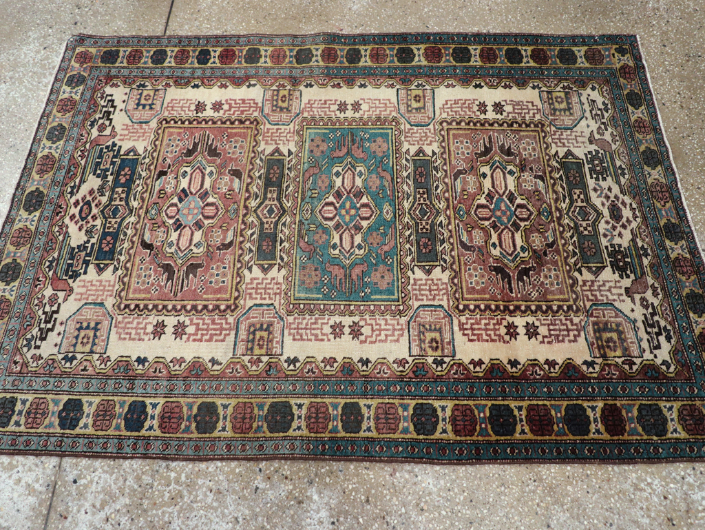 Vintage Persian Veece Throw Rug, No.25222 - Gsblank