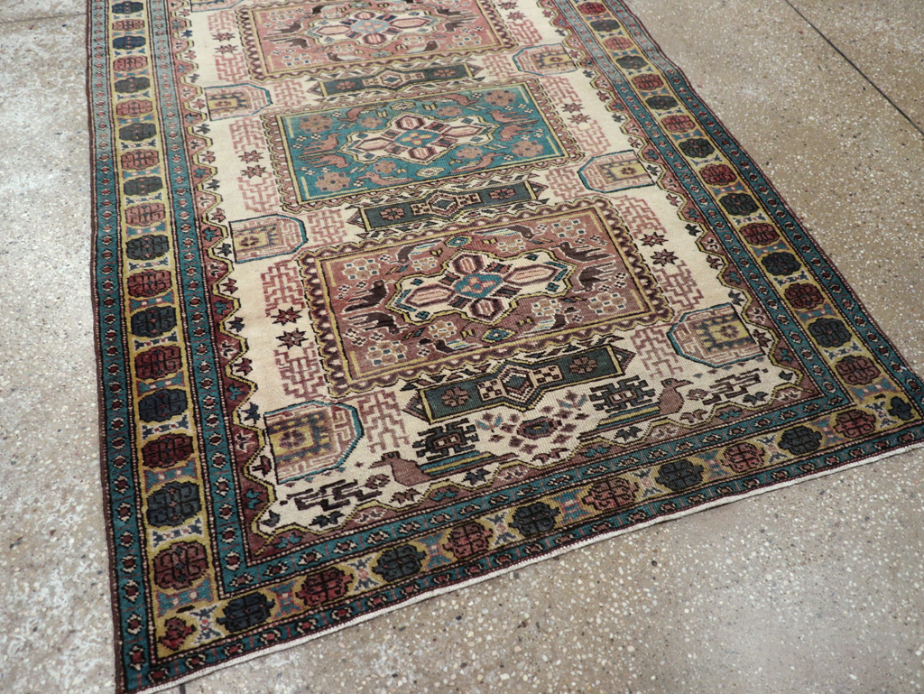 Vintage Persian Veece Throw Rug, No.25222 - Gsblank