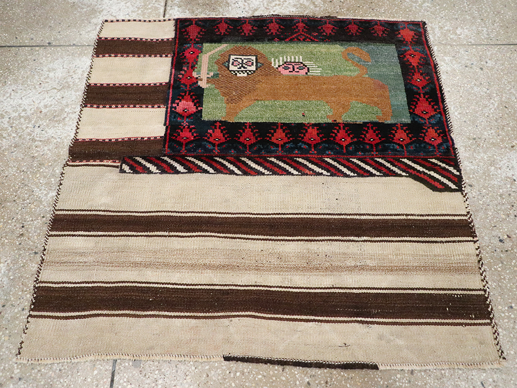 Vintage Persian Bakhtiari Pictorial Rug, No.25259 - Gsblank