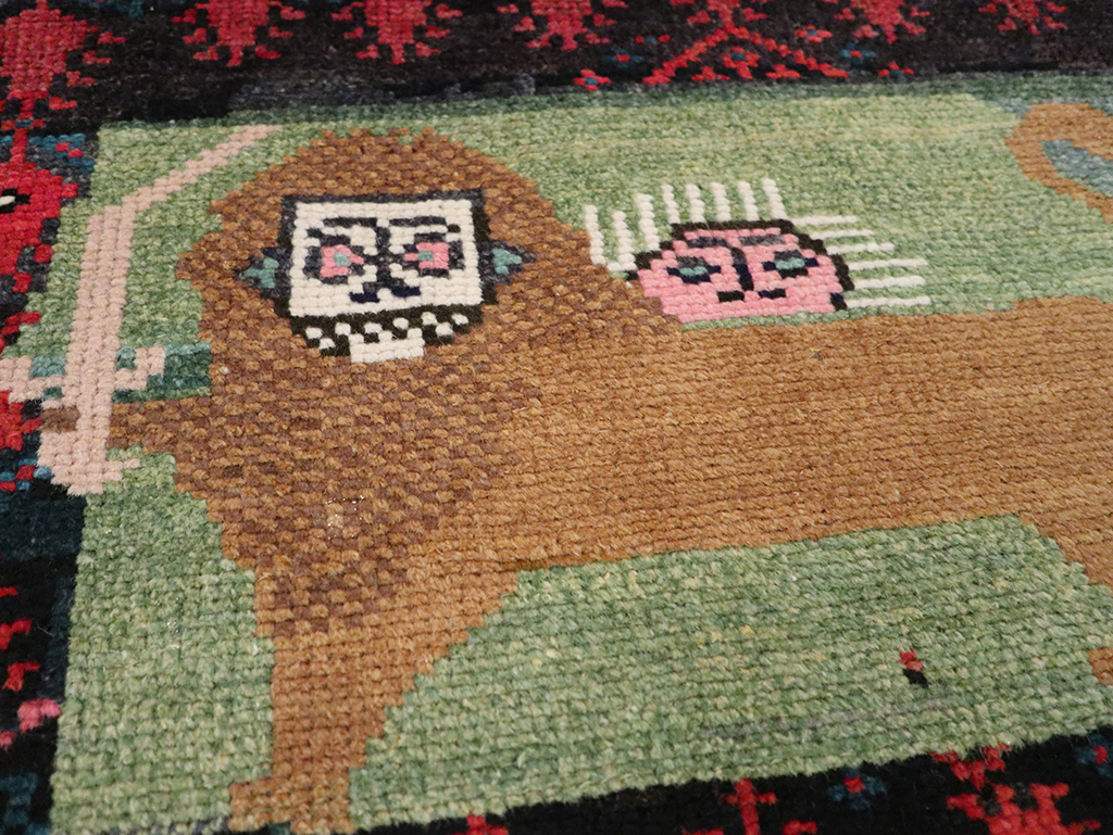 Vintage Persian Bakhtiari Pictorial Rug, No.25259 - Gsblank