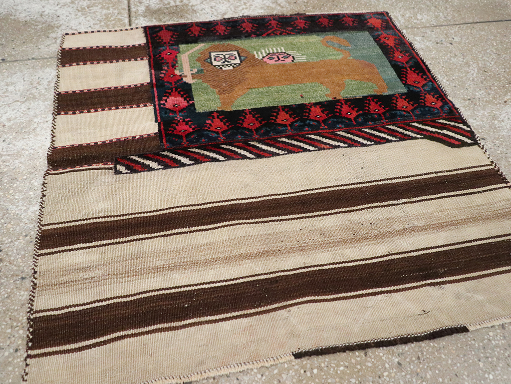 Vintage Persian Bakhtiari Pictorial Rug, No.25259 - Gsblank