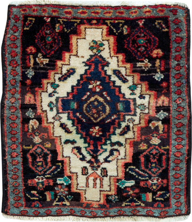 Vintage Persian Senneh Square Throw Rug, No.25276 - Gsblank
