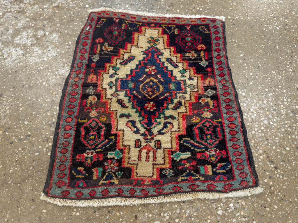 Vintage Persian Senneh Square Throw Rug, No.25276 - Gsblank