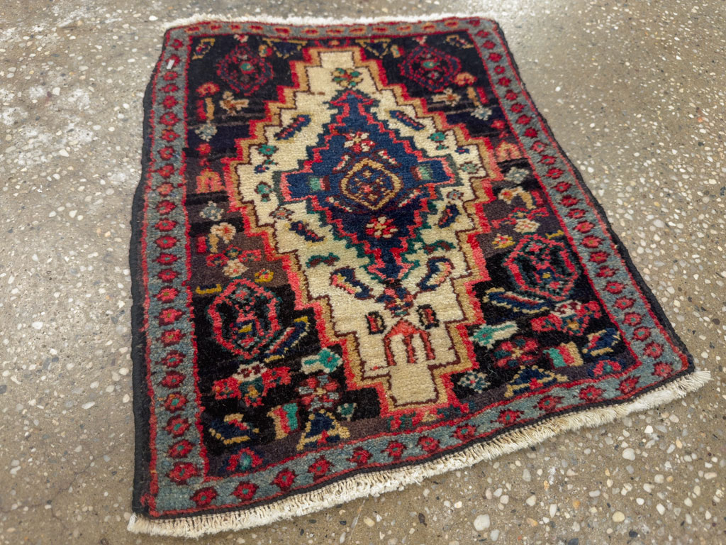 Vintage Persian Senneh Square Throw Rug, No.25276 - Gsblank