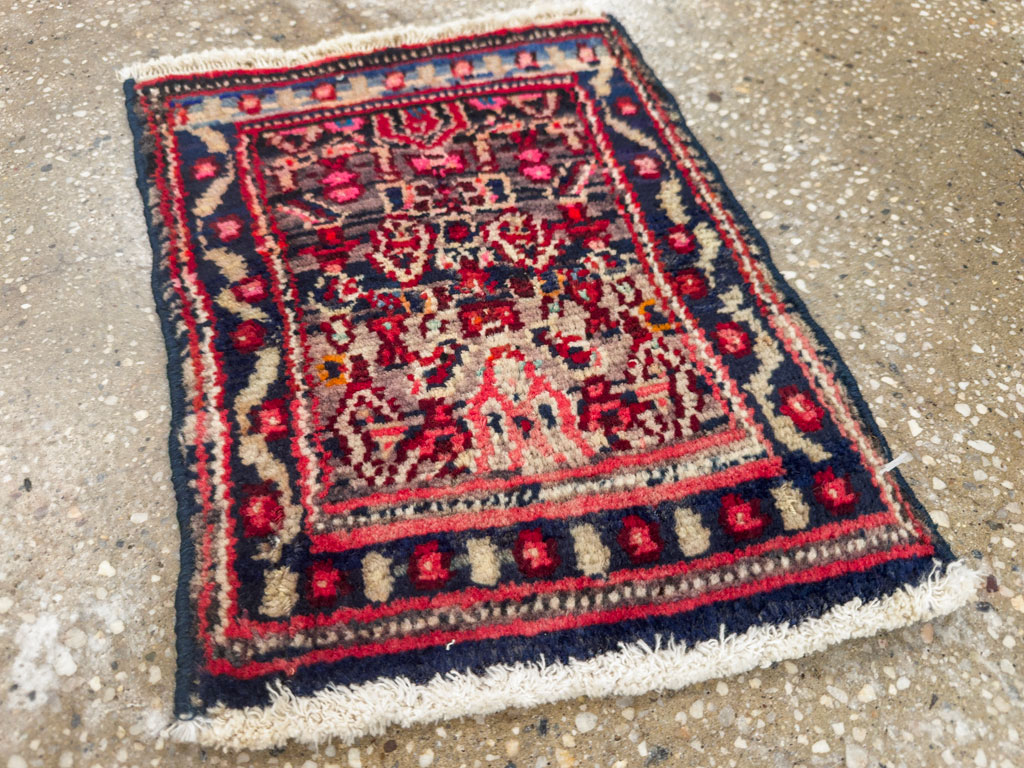 Vintage Persian Senneh Throw Rug, No.25277 - Gsblank