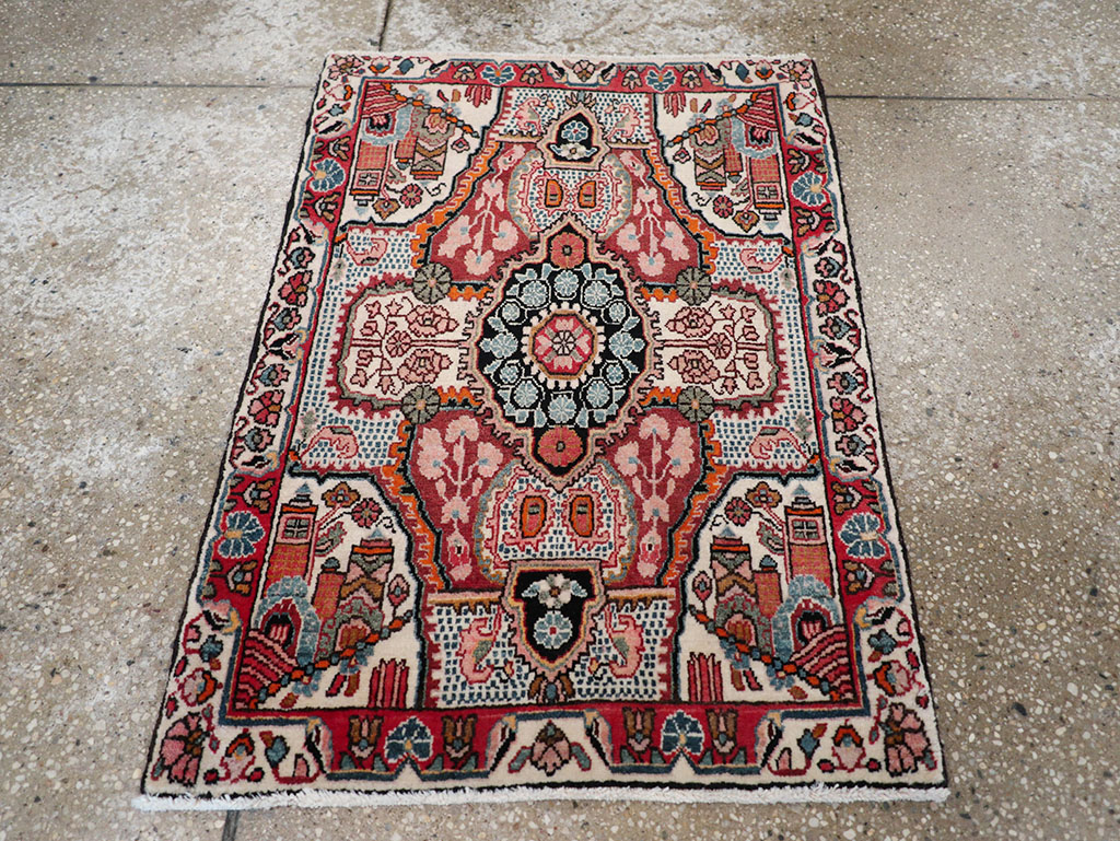Vintage Persian Sarouk Rug, No.25325 - Gsblank