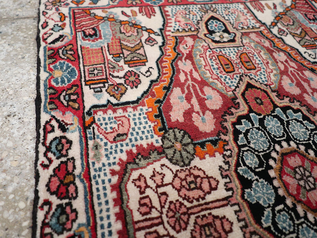 Vintage Persian Sarouk Rug, No.25325 - Gsblank
