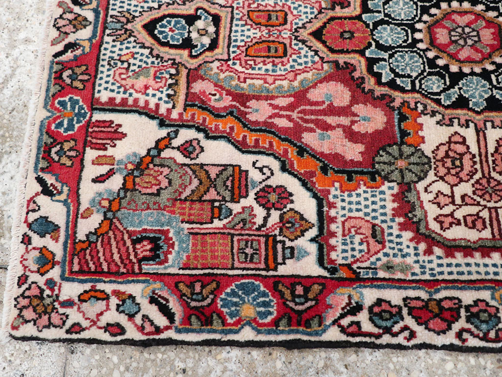 Vintage Persian Sarouk Rug, No.25325 - Gsblank