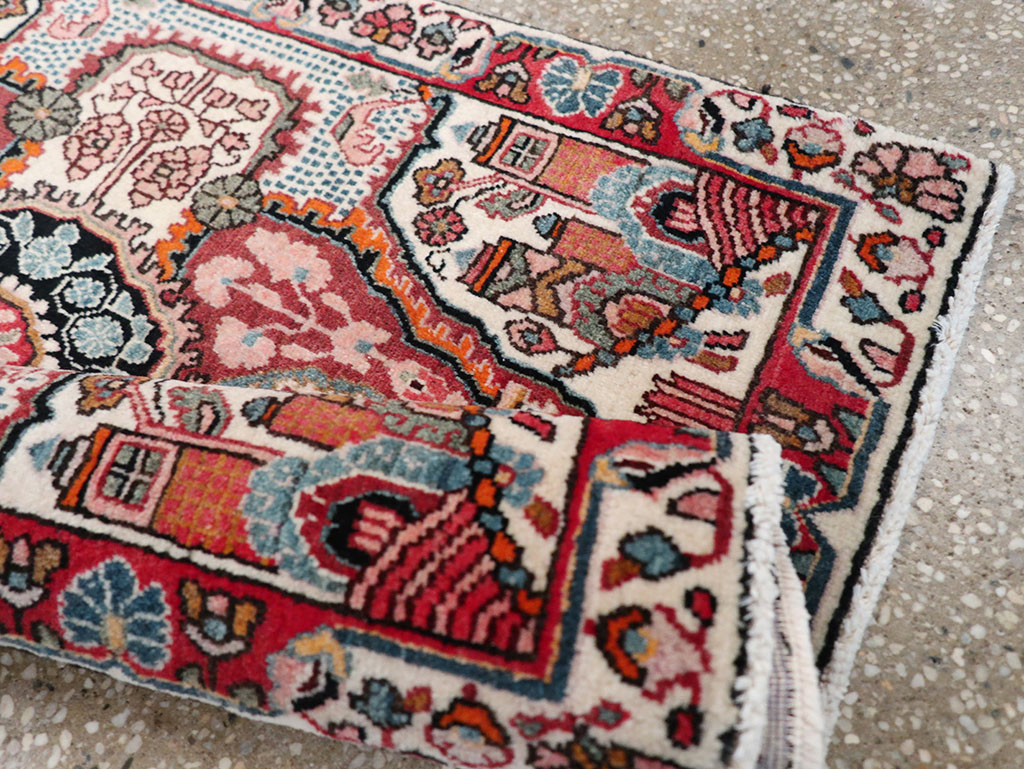 Vintage Persian Sarouk Rug, No.25325 - Gsblank