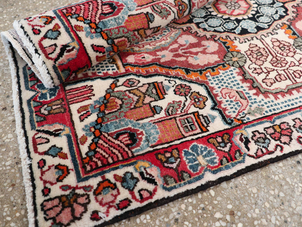 Vintage Persian Sarouk Rug, No.25325 - Gsblank