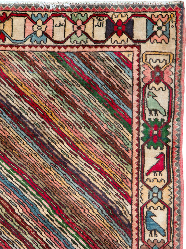 Vintage Persian Shiraz Rug, No.25379 - Gsblank