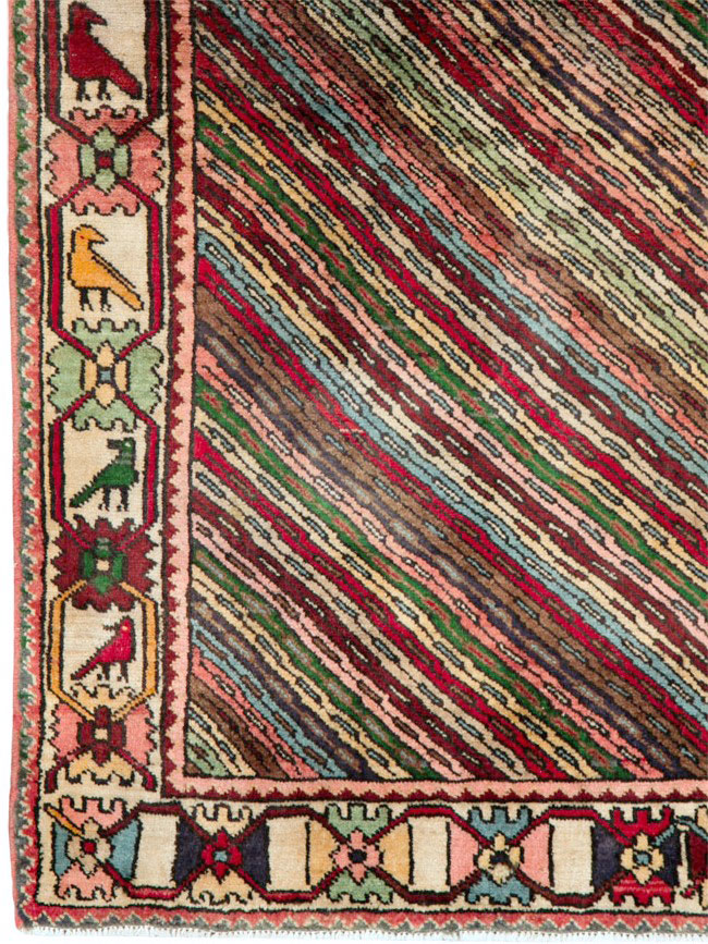 Vintage Persian Shiraz Rug, No.25379 - Gsblank