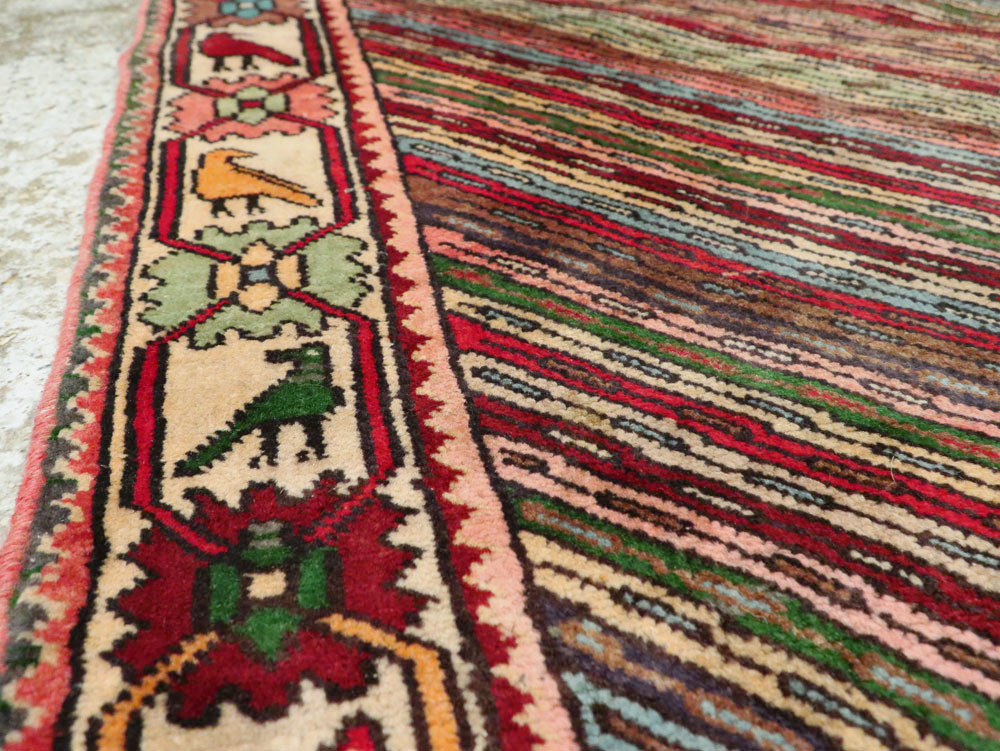 Vintage Persian Shiraz Rug, No.25379 - Gsblank