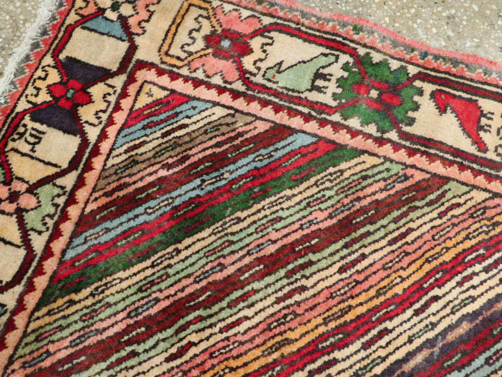 Vintage Persian Shiraz Rug, No.25379 - Gsblank