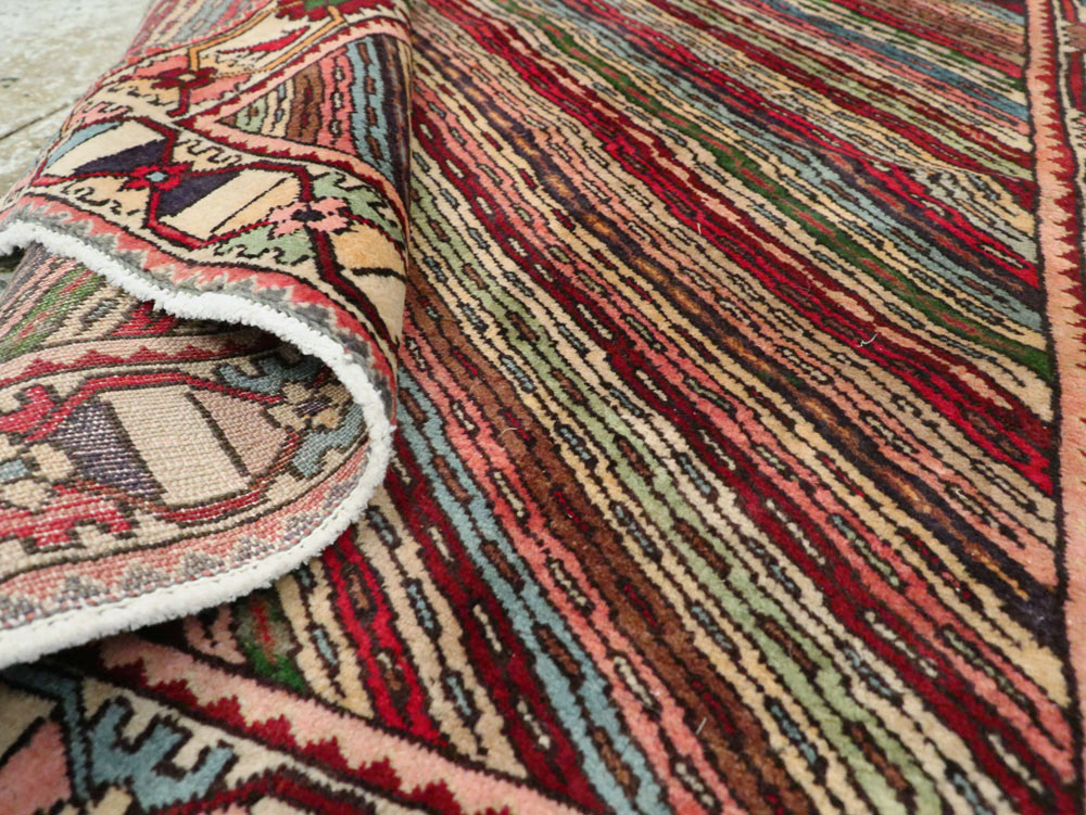Vintage Persian Shiraz Rug, No.25379 - Gsblank