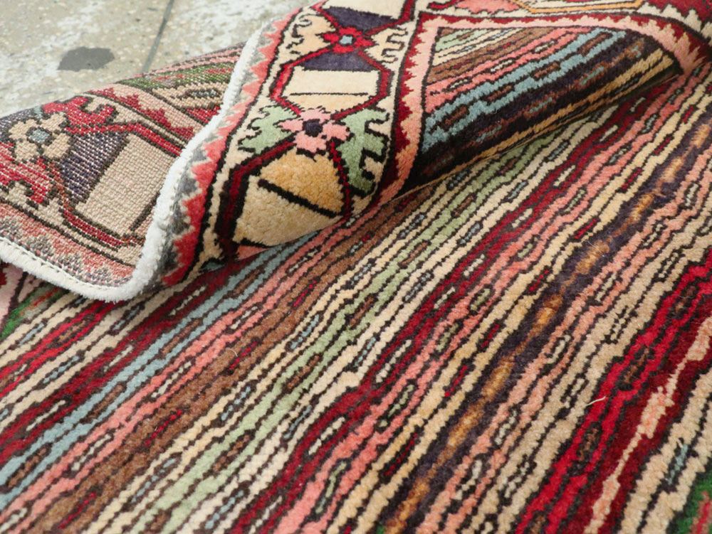 Vintage Persian Shiraz Rug, No.25379 - Gsblank