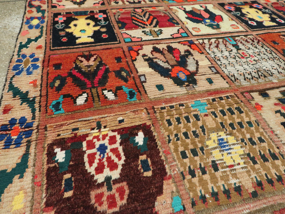 Vintage Persian Bakhtiari Rug, No.25383 - Gsblank