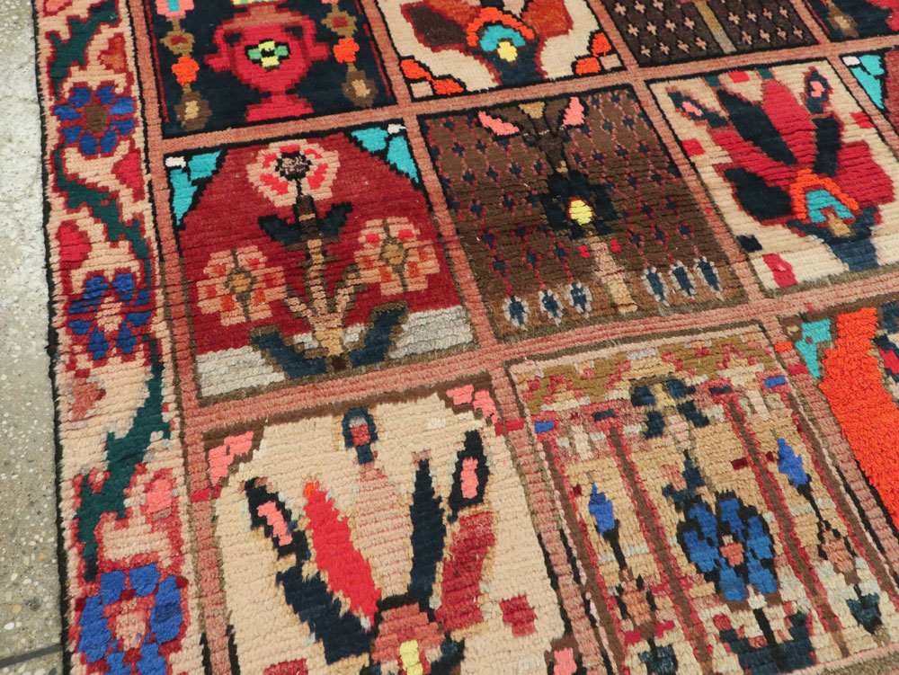 Vintage Persian Bakhtiari Rug, No.25383 - Gsblank