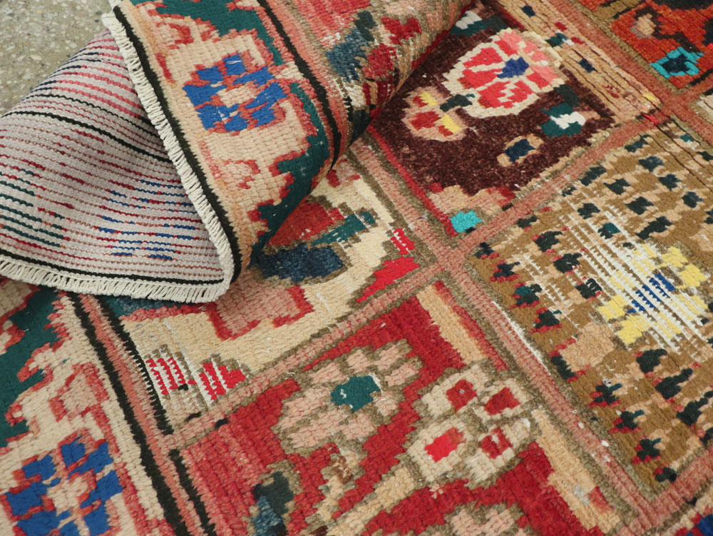 Vintage Persian Bakhtiari Rug, No.25383 - Gsblank