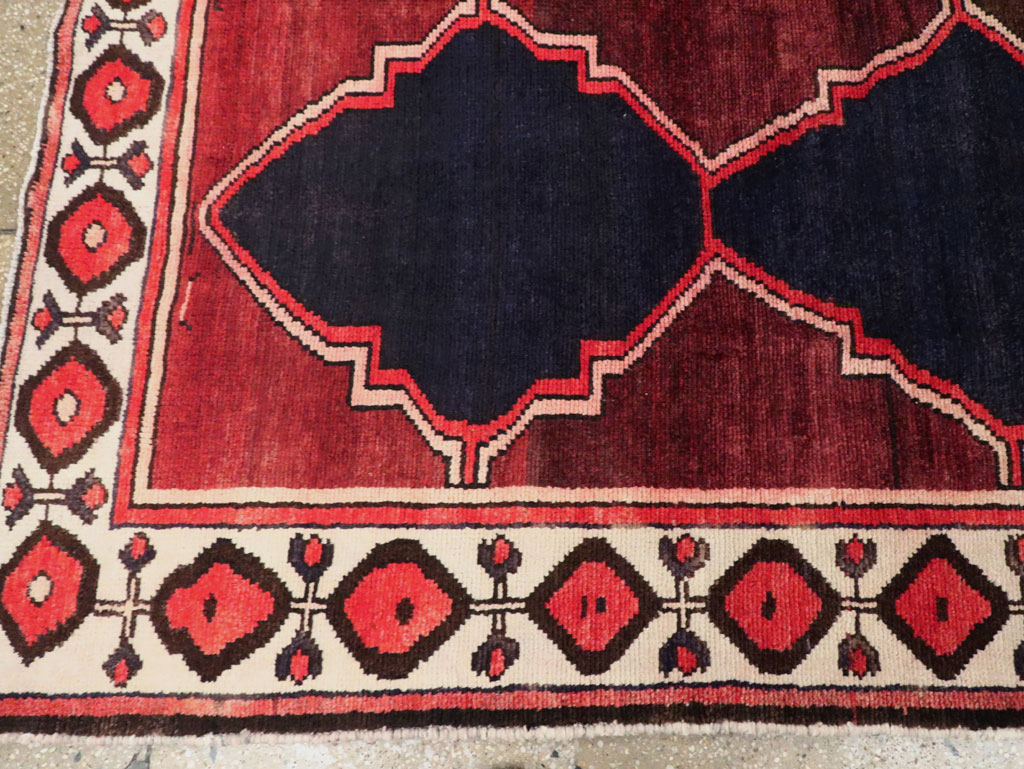 Vintage Persian Bakhtiari Carpet, No.25532 - Gsblank