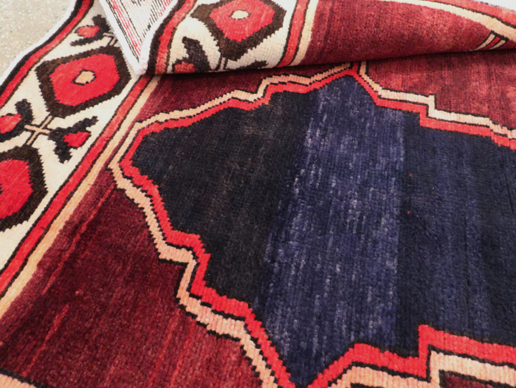 Vintage Persian Bakhtiari Carpet, No.25532 - Gsblank