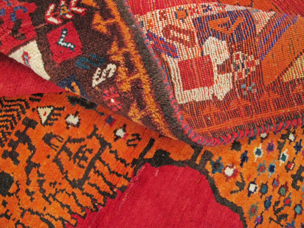 Vintage Persian Shiraz Pictorial Rug, No.25549 - Gsblank