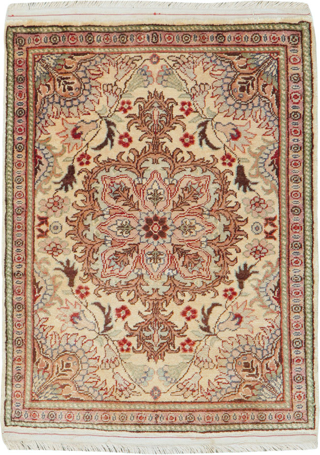 Vintage Turkish Herekeh Silk Rug, No.25721 - Gsblank