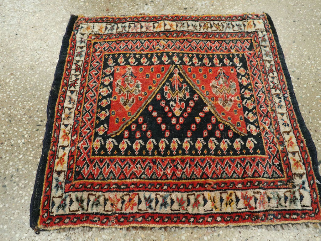 Vintage Persian Qashqai Rug, No.25722 - Gsblank